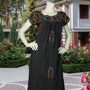Vintage Hand Embroidered Oaxacan Mexican Floral Caftan Bohemian Boho Dress M